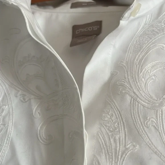 Chicos No Iron Blouse Size 2 White Cotton Button Down Shirt (2 12/14) - Picture 4 of 7